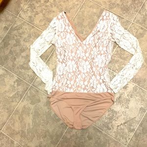 Ella moss lace long sleeve cream and white bodysuit sz large fits like a medium